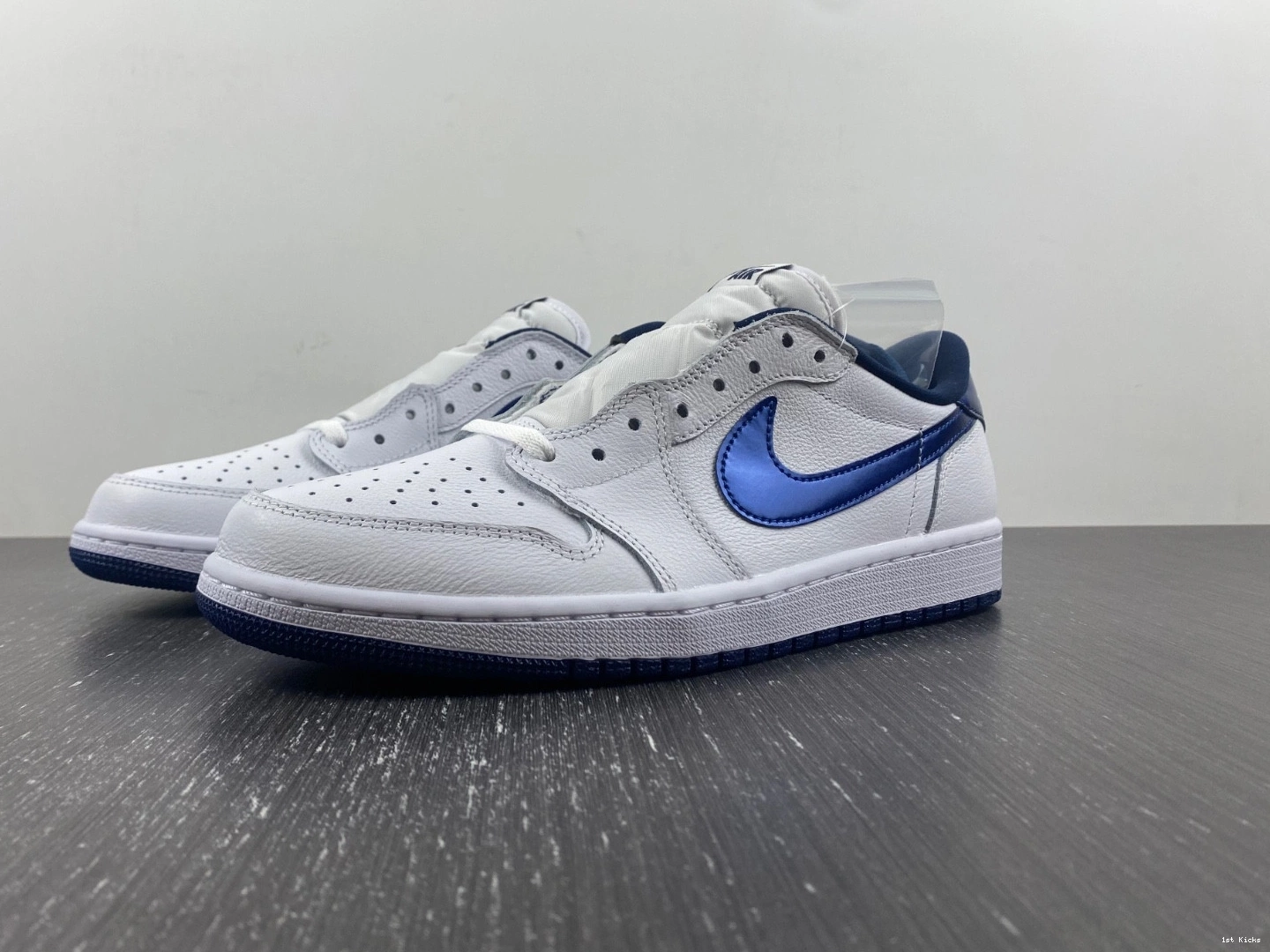 - Retro 1 Low Blue Metallic Jordan 705329-106 0208